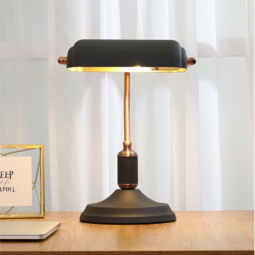 Retro Bank Desk Lamp – Vintage Inspired Design for a Touch of Classic Elegance