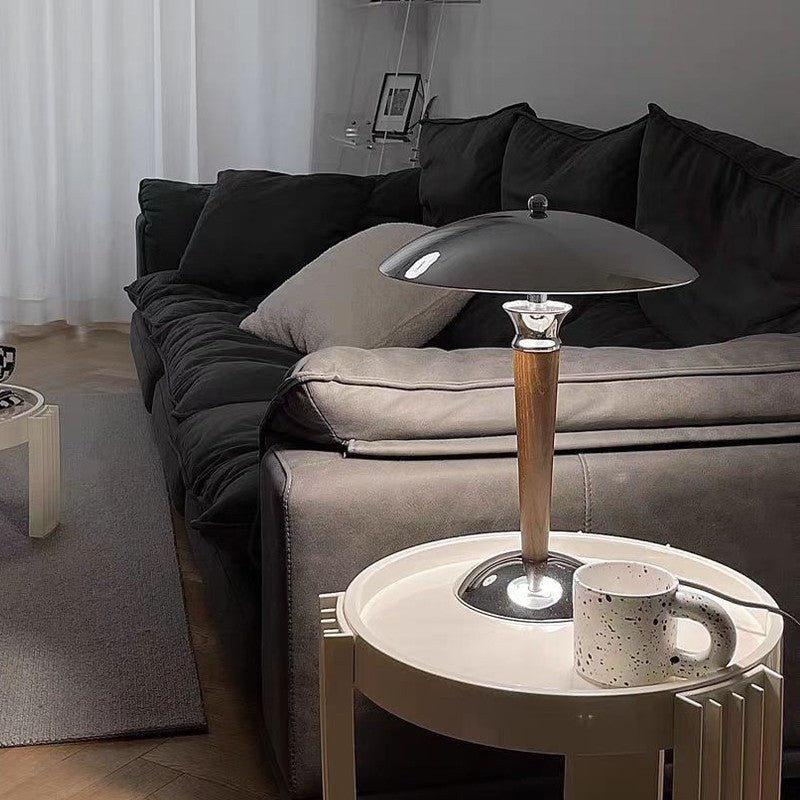 Lampada da tavolo nordica in legno massello e acciaio cromato – Design elegante