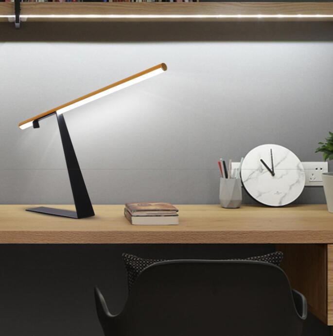"Lampada da tavolo da studio geometrica elegante e moderna con asta estesa"